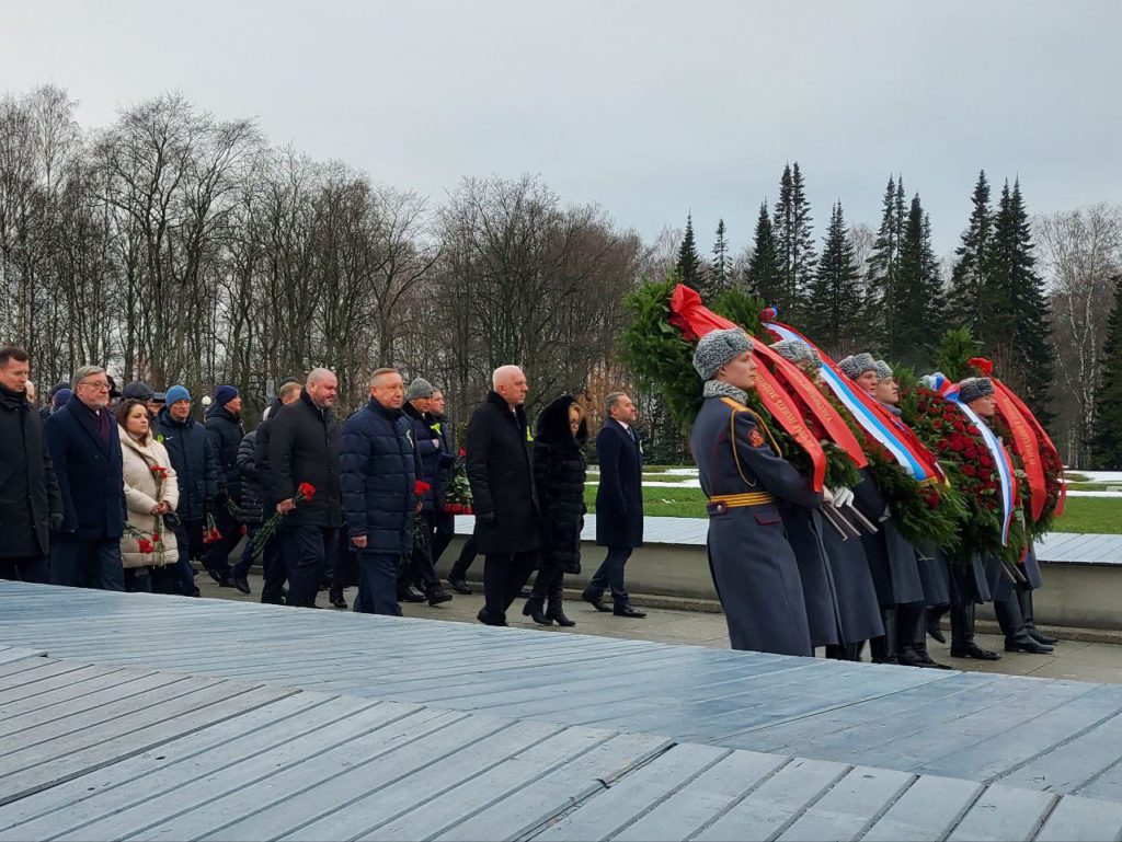 В Петербурге почтили память героев в честь 79-й годовщины полного освобождения города от фашистских захватчиков